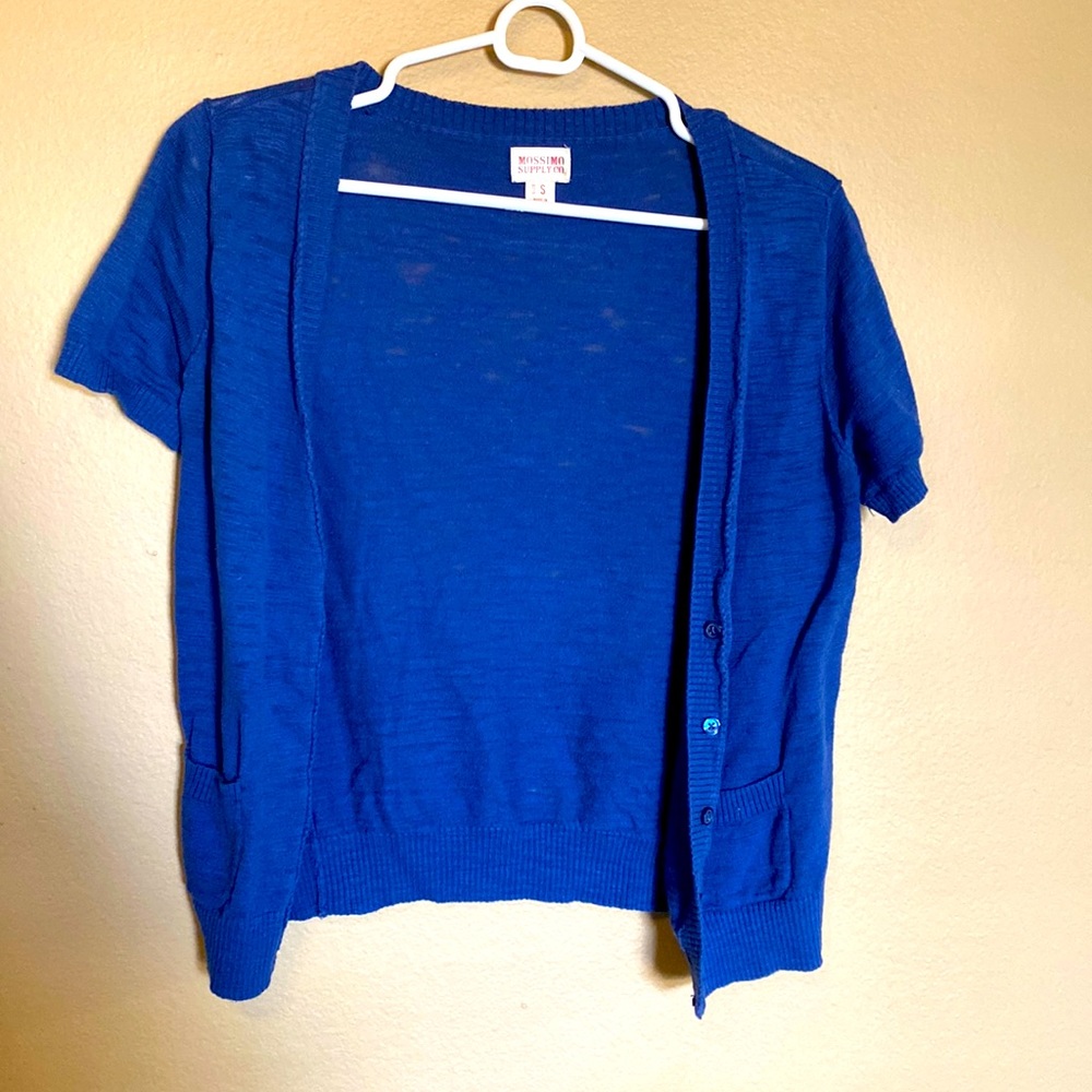 Short sleeve small cardigan